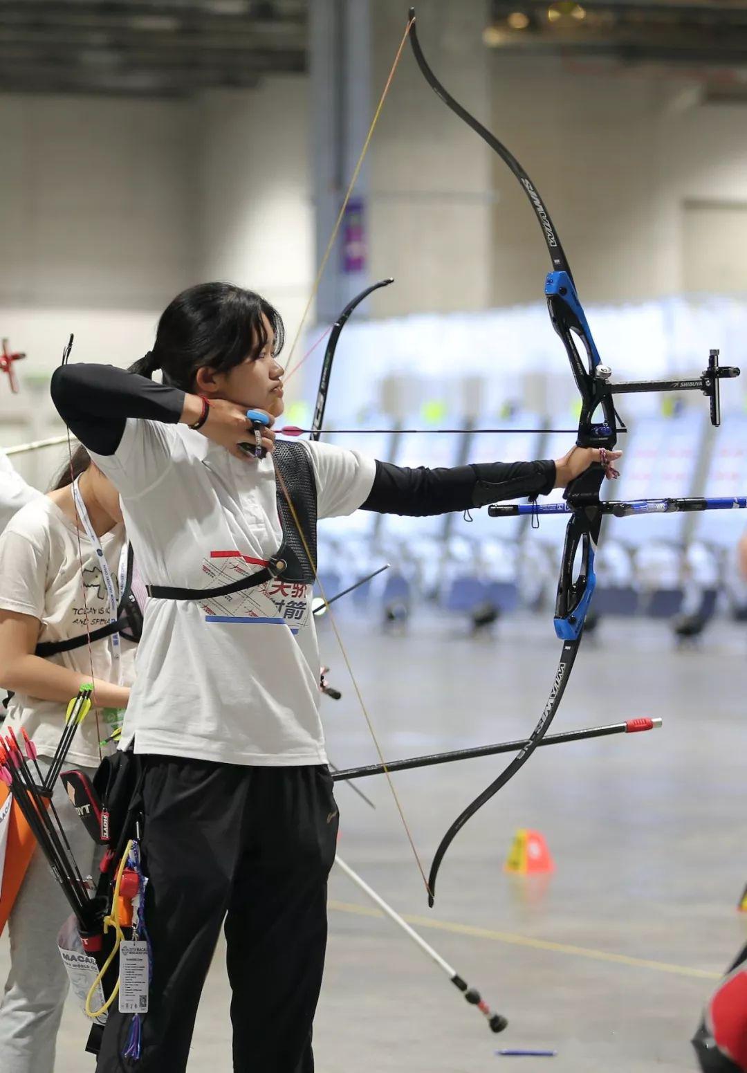 包含德国射箭选手蝉联冠军，再次展现实力的词条